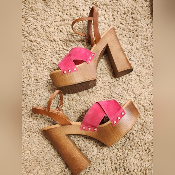 Gorgeous almost NEW hot pink and wood tone velvet heels. Size 7.5. Breckelles. - Picture 2 of 7